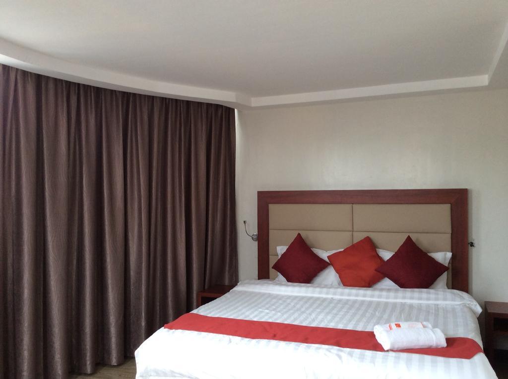 Cherry Midtown Hotel Olongapo Room photo