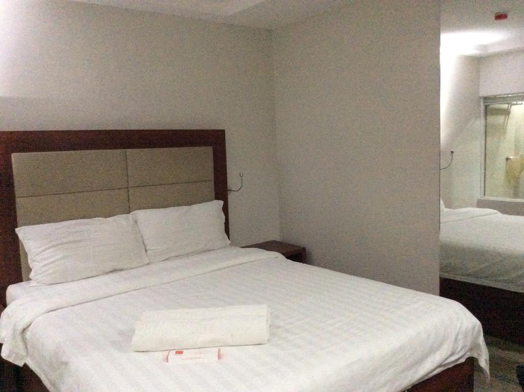 Cherry Midtown Hotel Olongapo Room photo