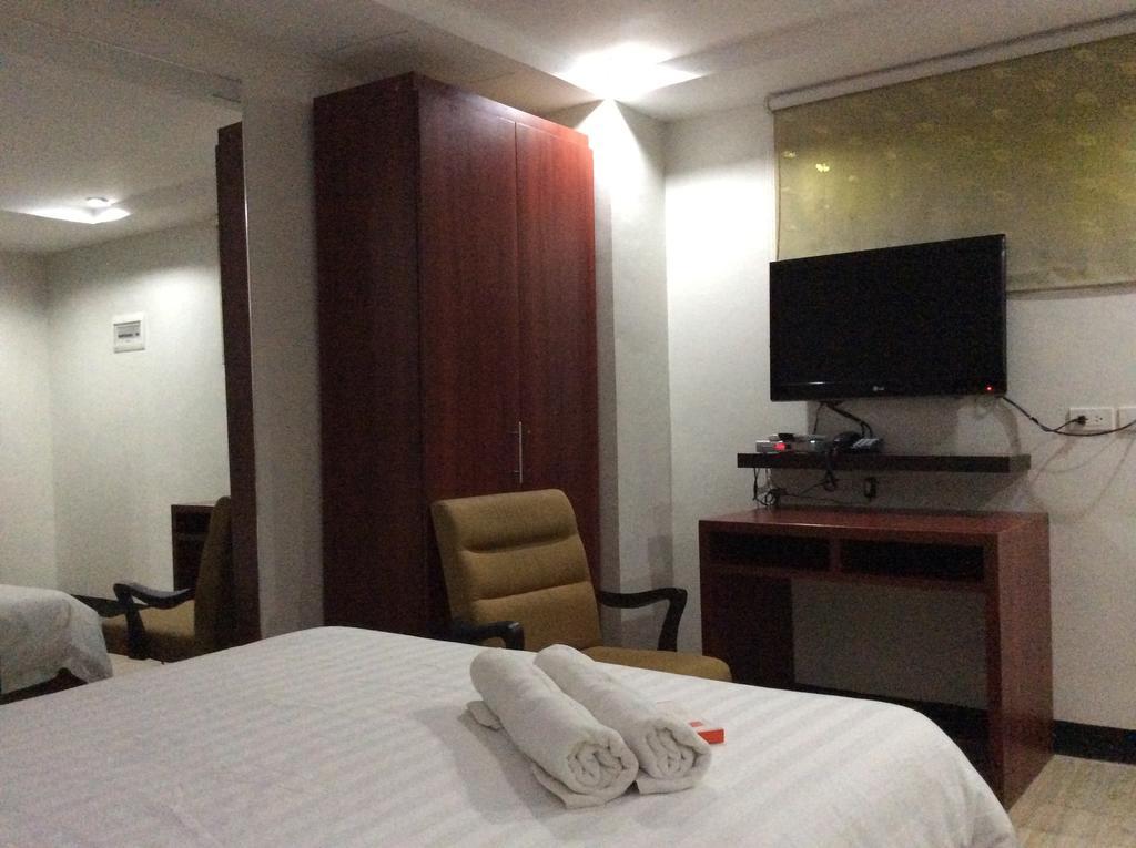 Cherry Midtown Hotel Olongapo Room photo