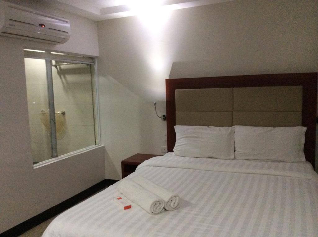 Cherry Midtown Hotel Olongapo Room photo